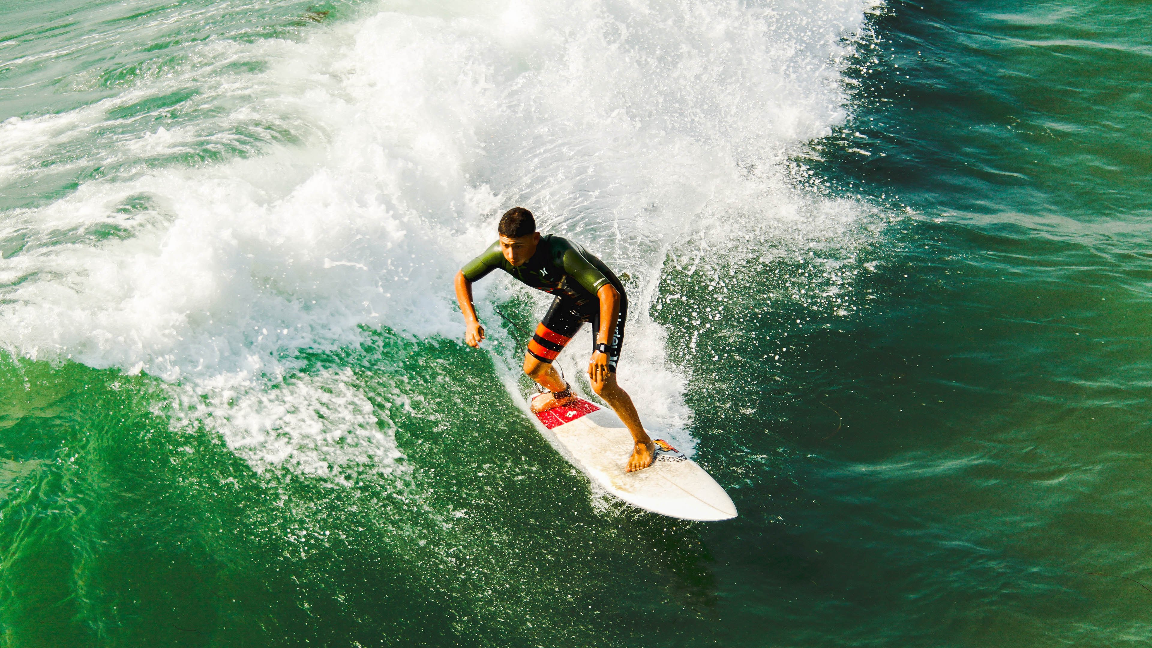 联赛倒数：争冠与保级悬念逐步升级，联赛冠军怎么产生