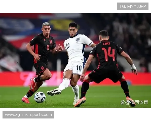 贝林厄姆关键抢断发起反击，英格兰赢得场面